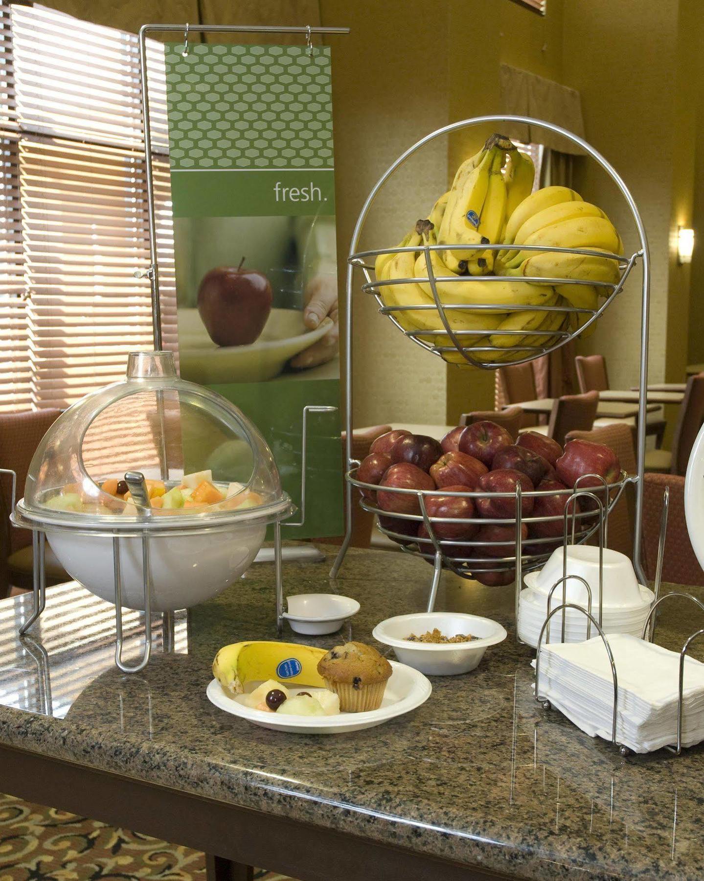 Hampton Inn & Suites Navarre Restoran gambar